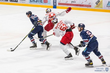 Jégkorong - a második hosszabbításban, a 85. percben kapott ki a Fehérvár